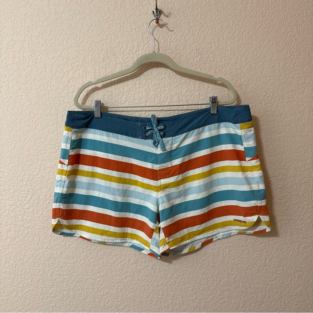Patagonia Women’s Retro Striped Board Shorts Beach Summer Surf Swim Casual Sz 18